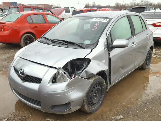 JTDKT4K31B5337054 - 2011 TOYOTA YARIS GRAY photo 2