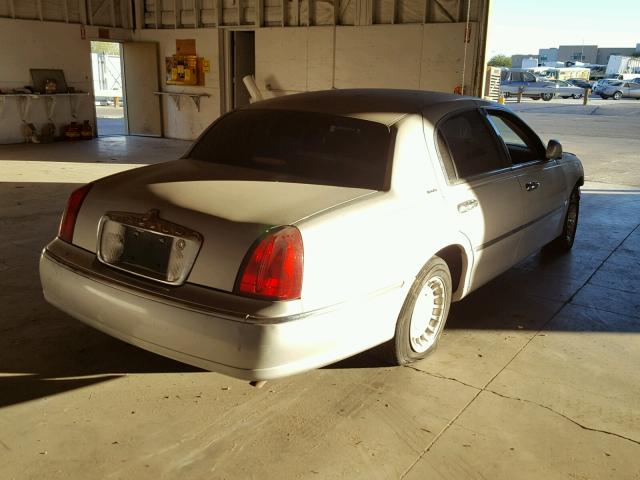 1LNHM81W21Y694651 - 2001 LINCOLN TOWN CAR E GRAY photo 4