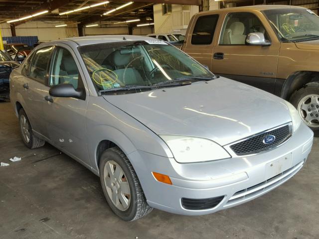 1FAHP34N47W134173 - 2007 FORD FOCUS ZX4 SILVER photo 1