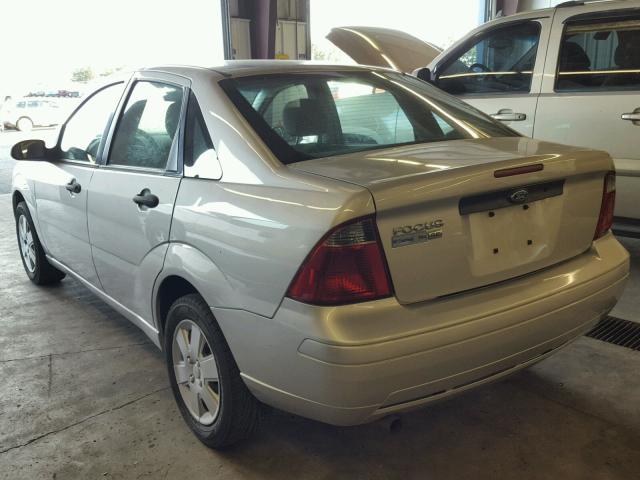 1FAHP34N47W134173 - 2007 FORD FOCUS ZX4 SILVER photo 3