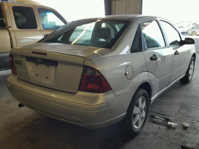 1FAHP34N47W134173 - 2007 FORD FOCUS ZX4 SILVER photo 4