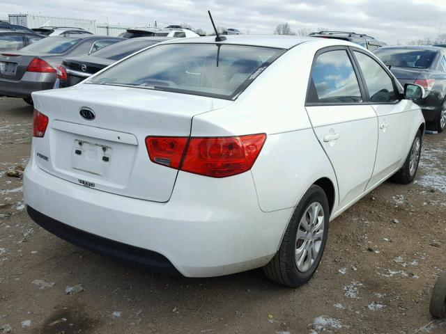 KNAFT4A24B5402423 - 2011 KIA FORTE LX WHITE photo 4