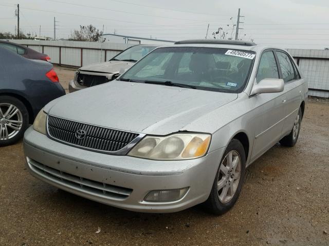 4T1BF28B0YU062037 - 2000 TOYOTA AVALON XL SILVER photo 2