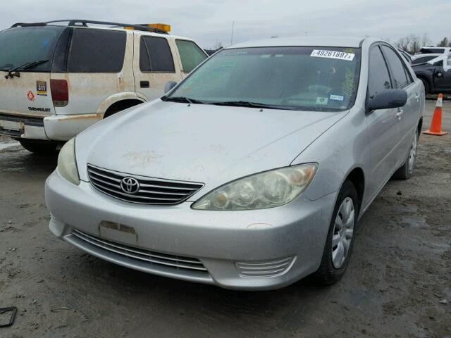 4T1BE32K05U054758 - 2005 TOYOTA CAMRY LE SILVER photo 2
