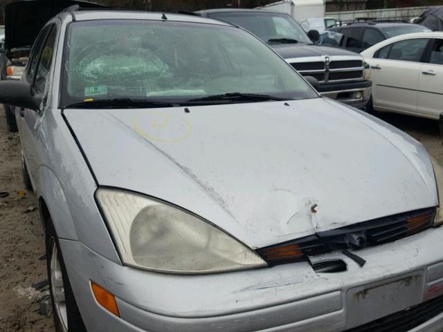 1FAFP36371W213055 - 2001 FORD FOCUS SE SILVER photo 9