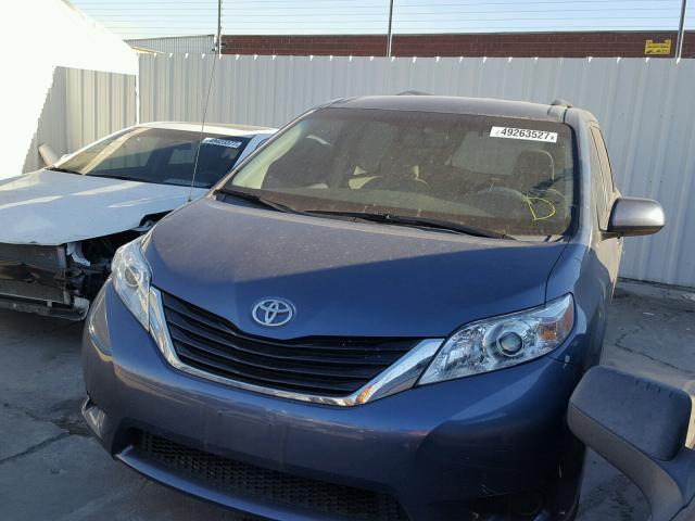 5TDKK3DC2ES509830 - 2014 TOYOTA SIENNA LE GRAY photo 2