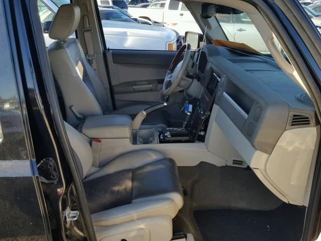 1J8HG68248C199435 - 2008 JEEP COMMANDER BLACK photo 5
