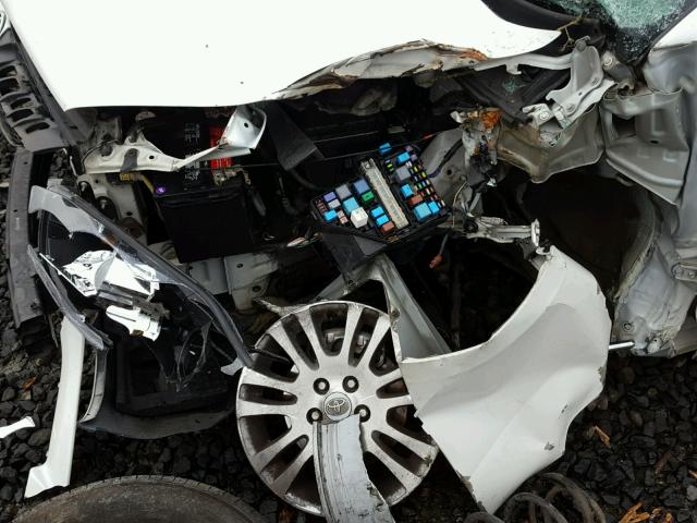 5TDYK4CC5AS305339 - 2010 TOYOTA SIENNA XLE WHITE photo 10