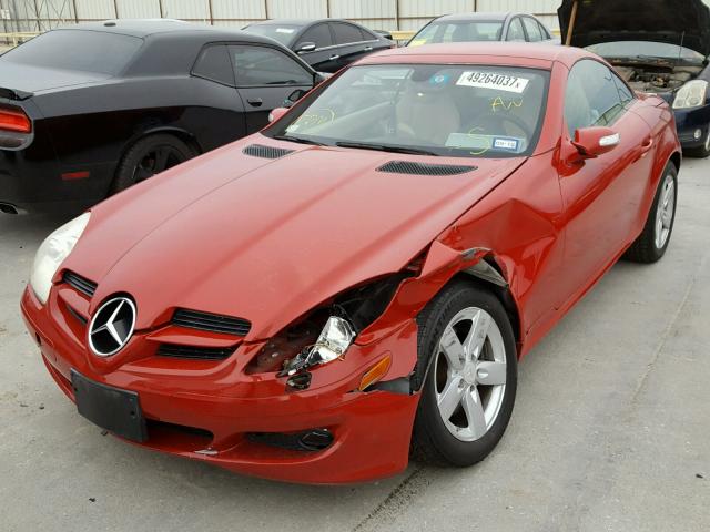 WDBWK54F08F176344 - 2008 MERCEDES-BENZ SLK 280 RED photo 2