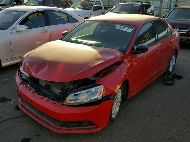 3VW2K7AJ4FM246216 - 2015 VOLKSWAGEN JETTA BASE RED photo 2