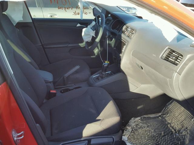 3VW2K7AJ4FM246216 - 2015 VOLKSWAGEN JETTA BASE RED photo 5