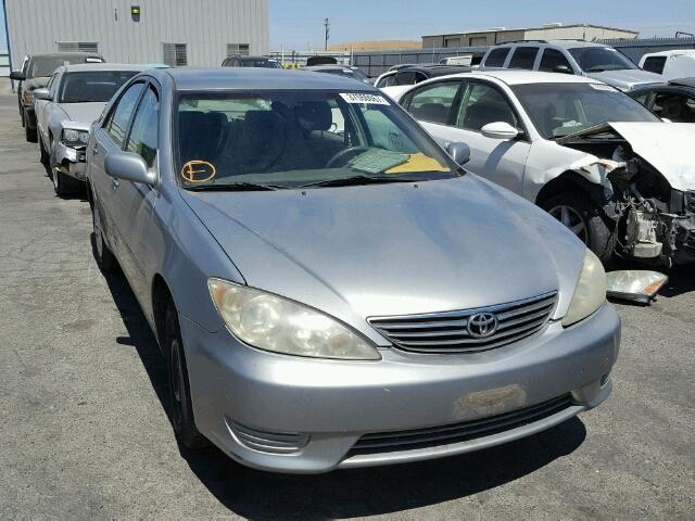 4T1BE30K25U523030 - 2005 TOYOTA CAMRY LE SILVER photo 1