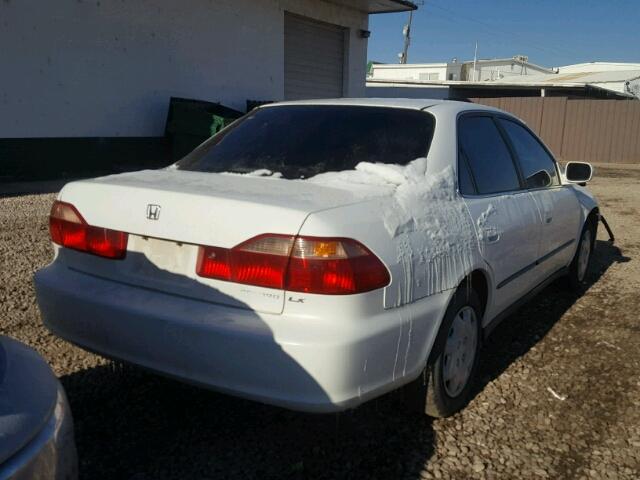 1HGCG6655XA121997 - 1999 HONDA ACCORD LX WHITE photo 4