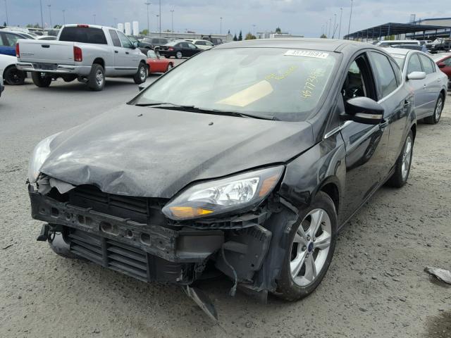 1FAHP3N29CL337317 - 2012 FORD FOCUS BLACK photo 2