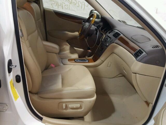 JTHBA30GX55131837 - 2005 LEXUS ES 330 WHITE photo 5