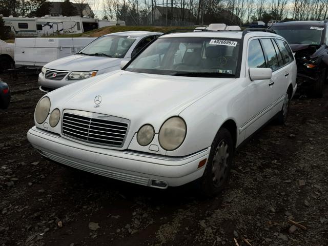 WDBJH82F2WX011884 - 1998 MERCEDES-BENZ E 320 4MAT WHITE photo 2