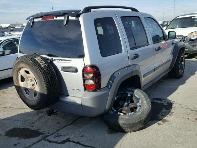 1J4GL48K55W501144 - 2005 JEEP LIBERTY SP SILVER photo 4