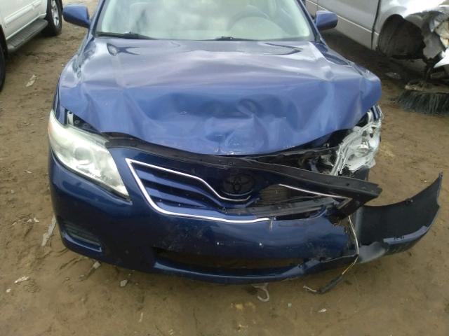 4T1BF3EK9BU685318 - 2011 TOYOTA CAMRY BASE BLUE photo 9