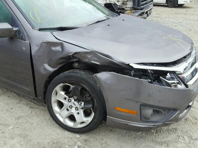 3FAHP0HA4BR216888 - 2011 FORD FUSION SE GRAY photo 9