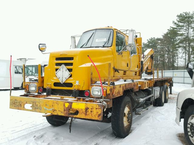 2FZHAZAN93AK64005 - 2003 STERLING TRUCK LT 9500 YELLOW photo 2