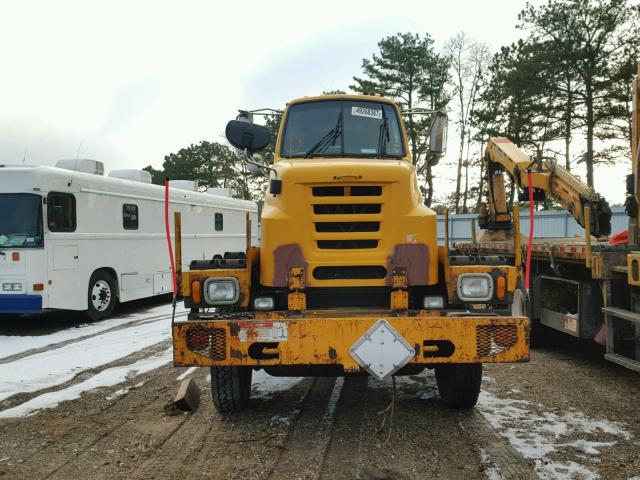 2FZHAZAS14AM56557 - 2004 STERLING TRUCK LT 9500 YELLOW photo 9