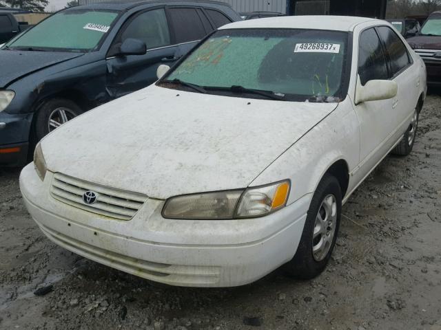 4T1BG22K4VU801217 - 1997 TOYOTA CAMRY CE WHITE photo 2