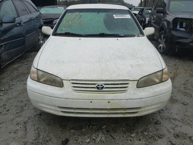 4T1BG22K4VU801217 - 1997 TOYOTA CAMRY CE WHITE photo 9