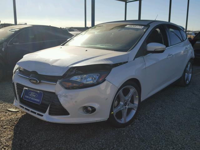 1FADP3N23DL107854 - 2013 FORD FOCUS TITA WHITE photo 2