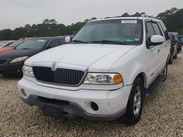 5LMRU27A7YLJ04820 - 2000 LINCOLN NAVIGATOR Biały zdjęcie 2