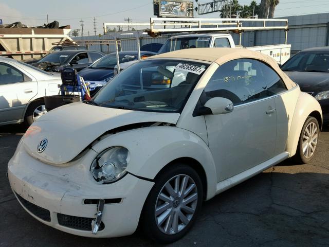 3VWRG31Y58M404796 - 2008 VOLKSWAGEN NEW BEETLE CREAM photo 2