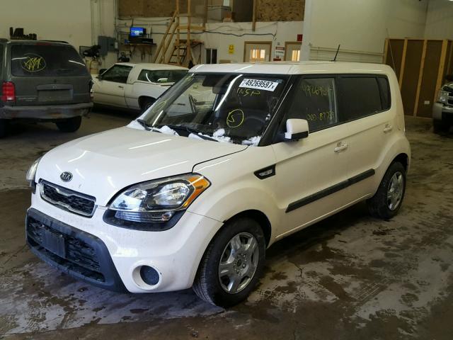 KNDJT2A5XC7401231 - 2012 KIA SOUL WHITE photo 2