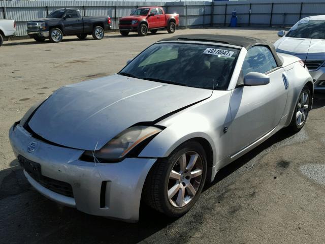 JN1AZ36D35M700233 - 2005 NISSAN 350Z ROADS SILVER photo 2