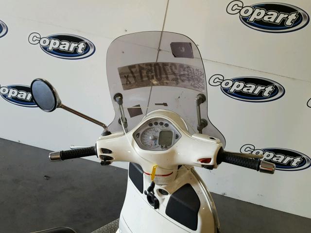 ZAPM459L495600454 - 2009 VESPA GTS 250 WHITE photo 5