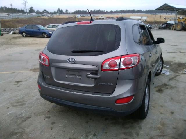 5XYZG3AB8BG066104 - 2011 HYUNDAI SANTA FE G GRAY photo 4