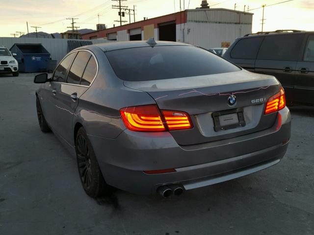 WBAFR1C59BC748676 - 2011 BMW 528 I GRAY photo 3