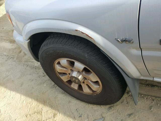 4S6DM58W924401508 - 2002 HONDA PASSPORT E SILVER photo 9