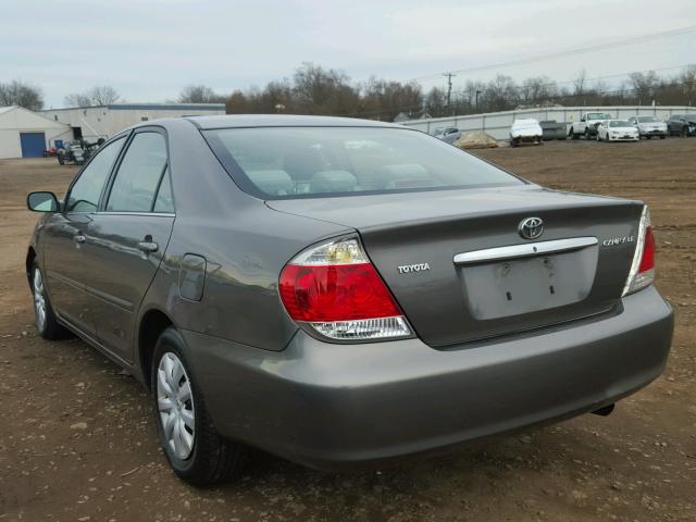 4T1BE32KX5U505775 - 2005 TOYOTA CAMRY LE GRAY photo 3