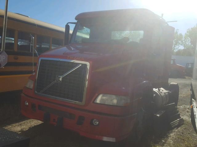 4V4M19GH97N464520 - 2007 VOLVO VN VNM RED photo 2