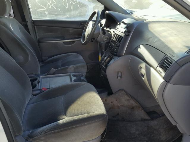 5TDZA23C06S534515 - 2006 TOYOTA SIENNA CE WHITE photo 5
