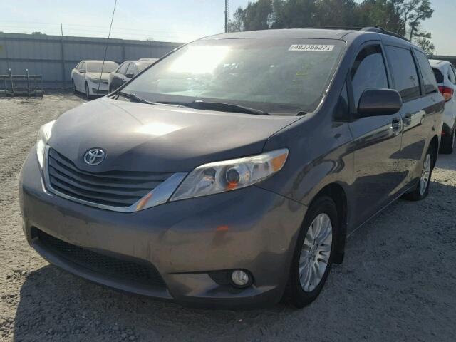 5TDYK3DC3DS350387 - 2013 TOYOTA SIENNA XLE GRAY photo 2