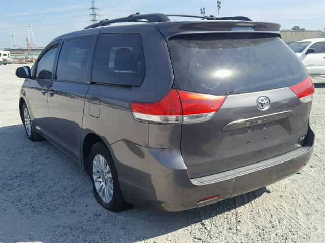 5TDYK3DC3DS350387 - 2013 TOYOTA SIENNA XLE GRAY photo 3