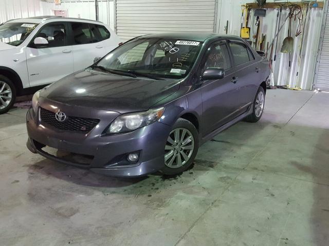 1NXBU40E09Z121046 - 2009 TOYOTA COROLLA BA GRAY photo 2