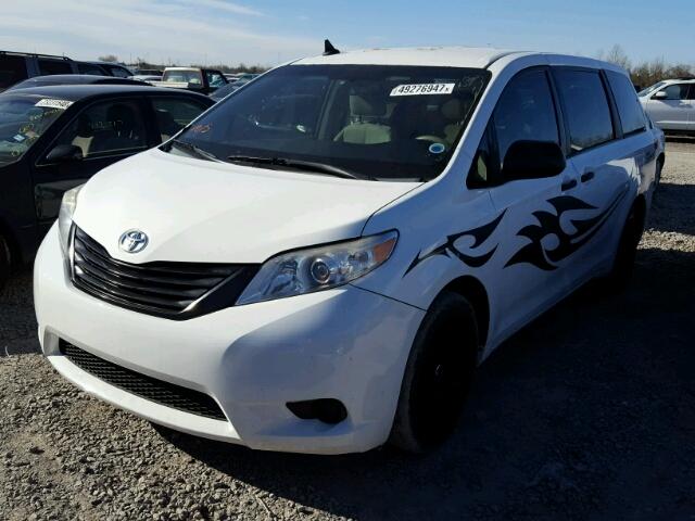 5TDZK3DC9DS312568 - 2013 TOYOTA SIENNA BAS WHITE photo 2