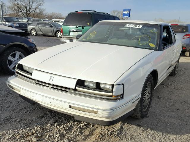 1G3EZ13C2LU300269 - 1990 OLDSMOBILE TORONADO WHITE photo 2