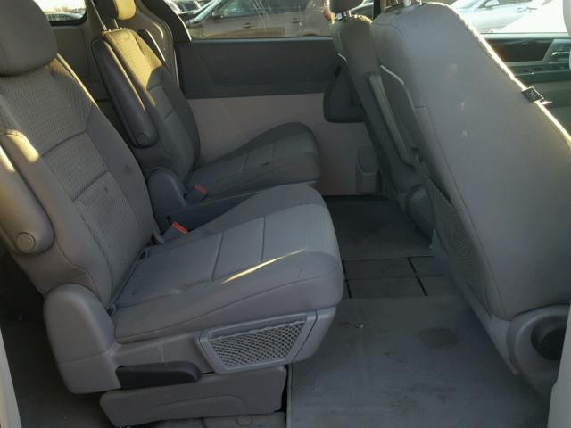 2A8HR54179R674022 - 2009 CHRYSLER TOWN & COU SILVER photo 6