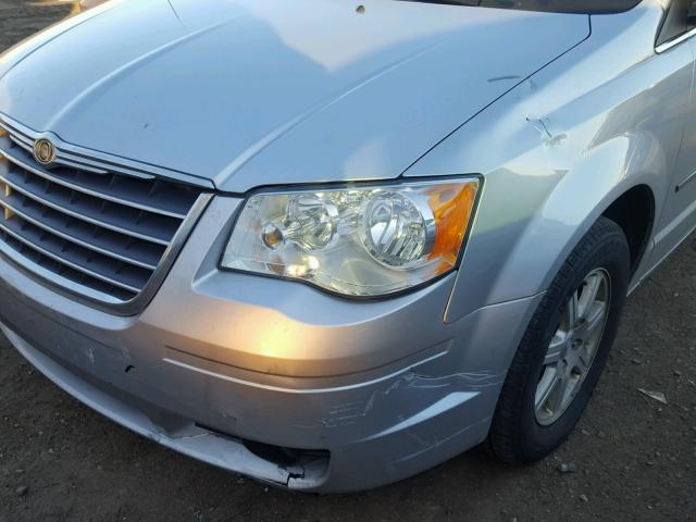 2A8HR54179R674022 - 2009 CHRYSLER TOWN & COU SILVER photo 9