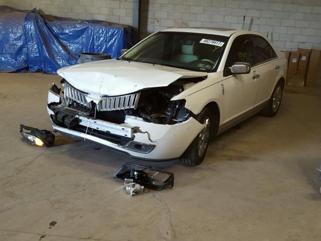 3LNHL2GC9CR830773 - 2012 LINCOLN MKZ WHITE photo 2