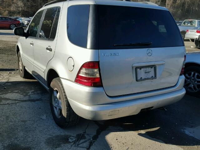 4JGAB54E31A288721 - 2001 MERCEDES-BENZ ML 320 SILVER photo 3