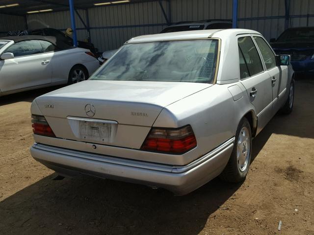 WDBEB31E5SC210167 - 1995 MERCEDES-BENZ E 300D SILVER photo 4