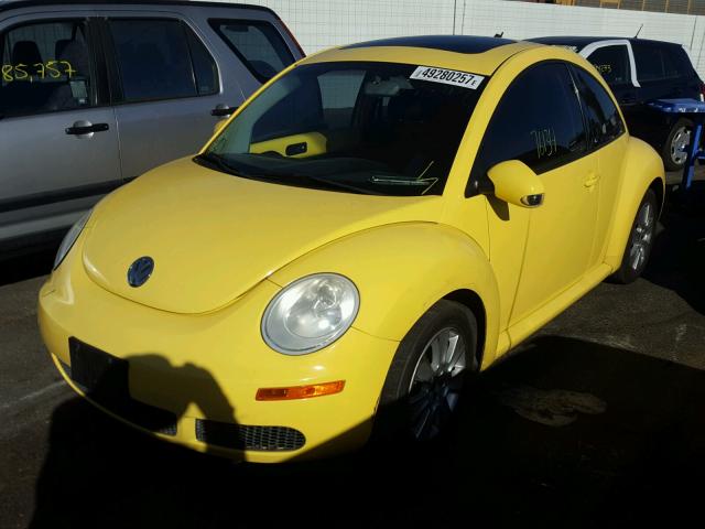 3VWRG3AG9AM013311 - 2010 VOLKSWAGEN NEW BEETLE YELLOW photo 2